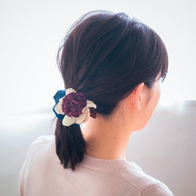 「どんな髪もしっかりキャッチ　ささっと華やか後ろ姿になれるお花ヘアクリップの会（株式会社フェリシモ）」の商品画像の4枚目