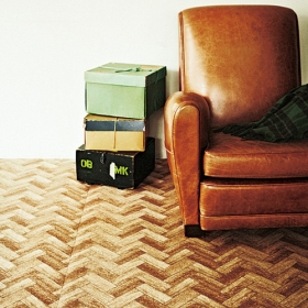 「あこがれのヘリンボーンの床が作れる　木目柄のフロアシートの会（株式会社フェリシモ）」の商品画像