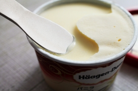 「手の熱で溶かしてすくう　アイスクリームスプーン（アンジェ web shop）」の商品画像の1枚目